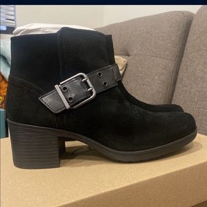 brand new with tag clarks boots